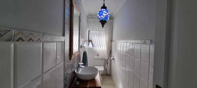 5 Bedroom Property for Sale in Reebok Western Cape